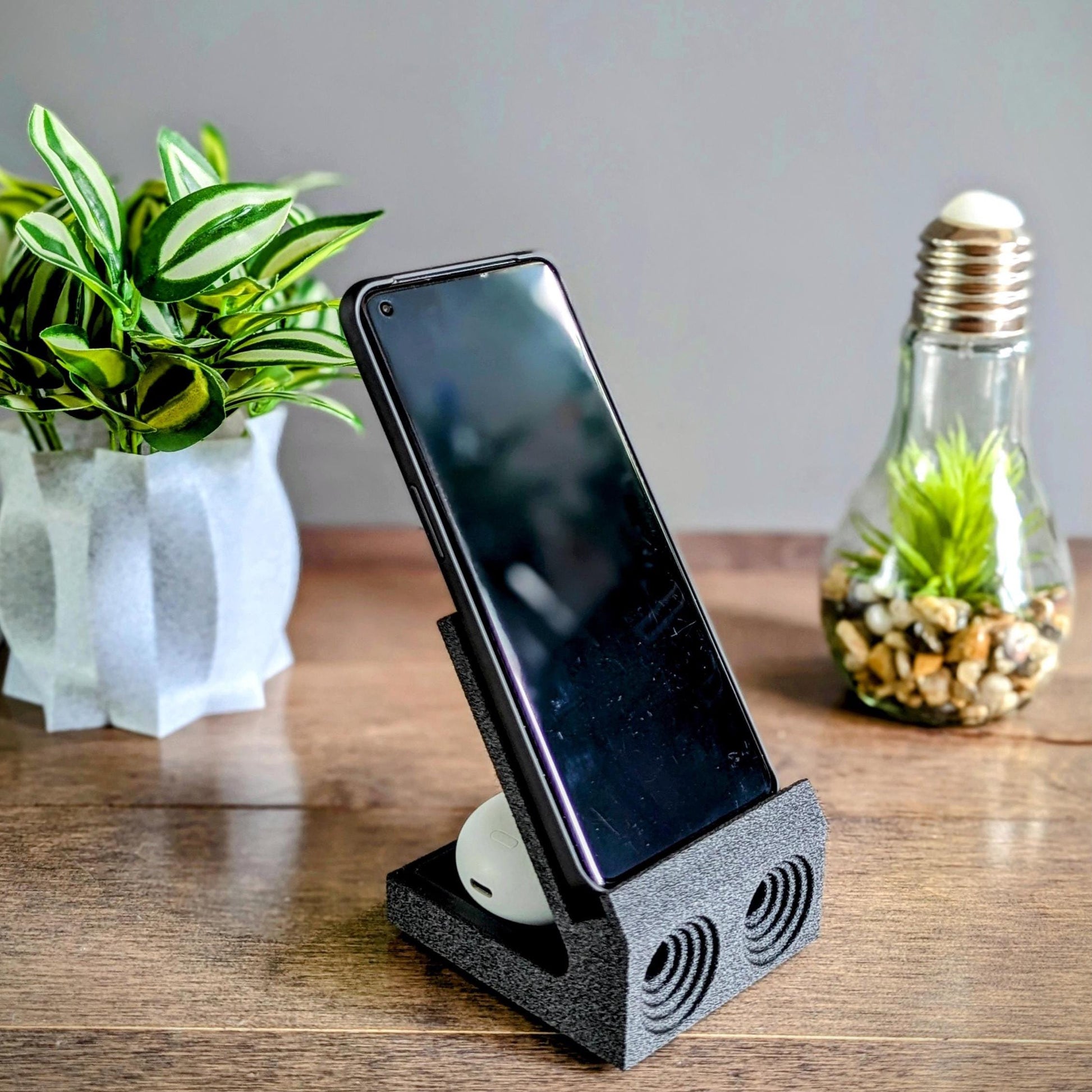 Blast your music without the need to plug in or purchasing batteries. Simply place your device on our textured phone stand and let the passive speakers & amplifier boost your audio experience. Comes with a rear tray to store airpods or ear buds.