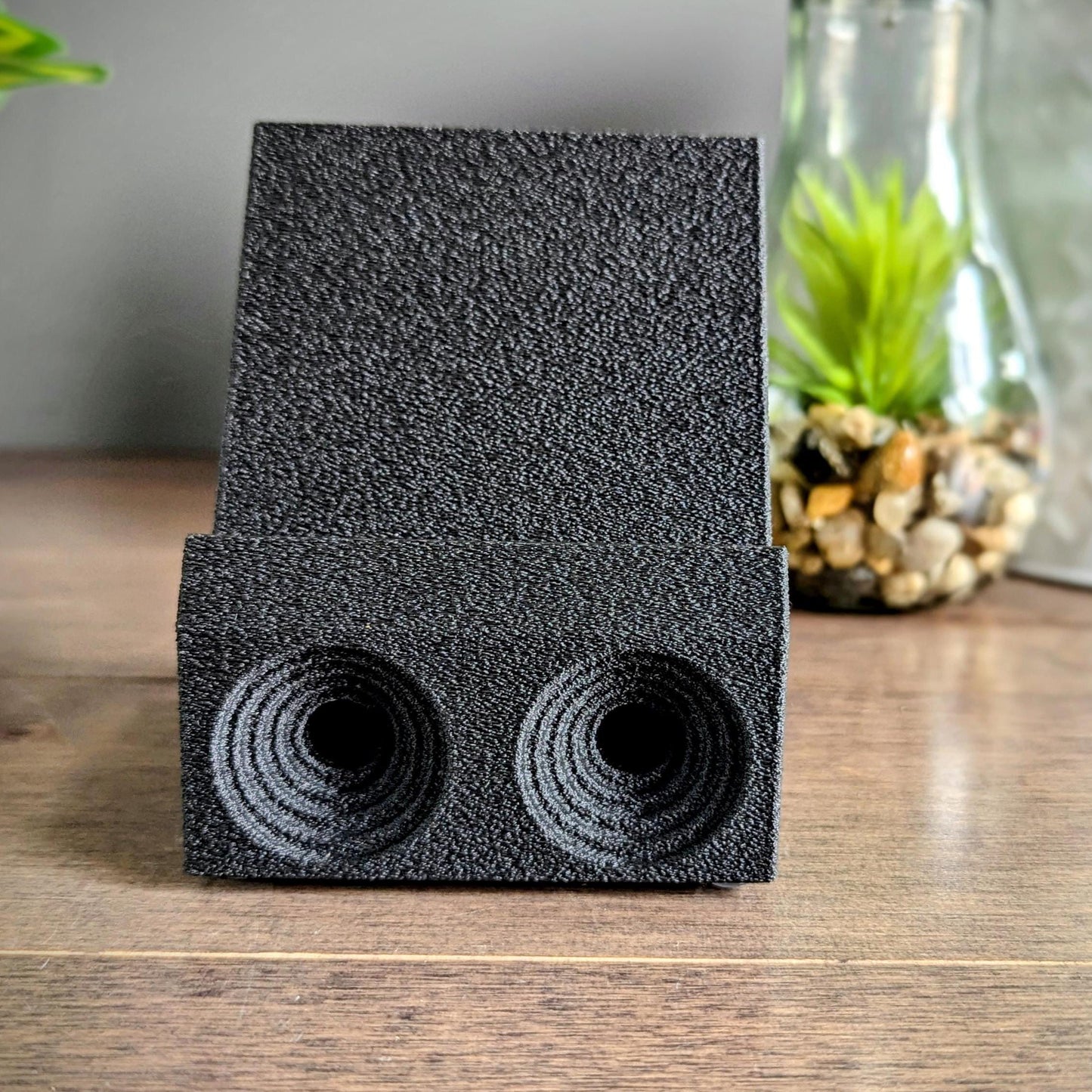 Blast your music without the need to plug in or purchasing batteries. Simply place your device on our textured phone stand and let the passive speakers & amplifier boost your audio experience. Comes with a rear tray to store airpods or ear buds.