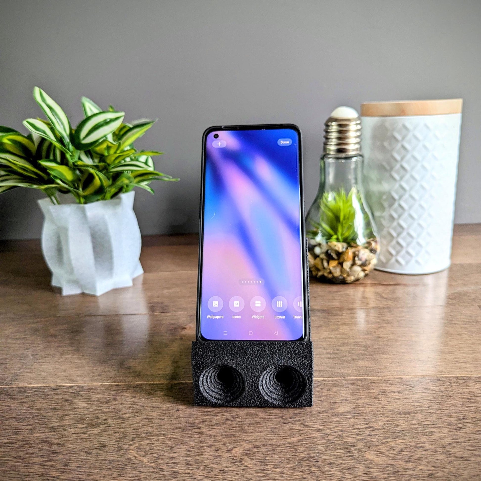 Blast your music without the need to plug in or purchasing batteries. Simply place your device on our textured phone stand and let the passive speakers & amplifier boost your audio experience. Comes with a rear tray to store airpods or ear buds.