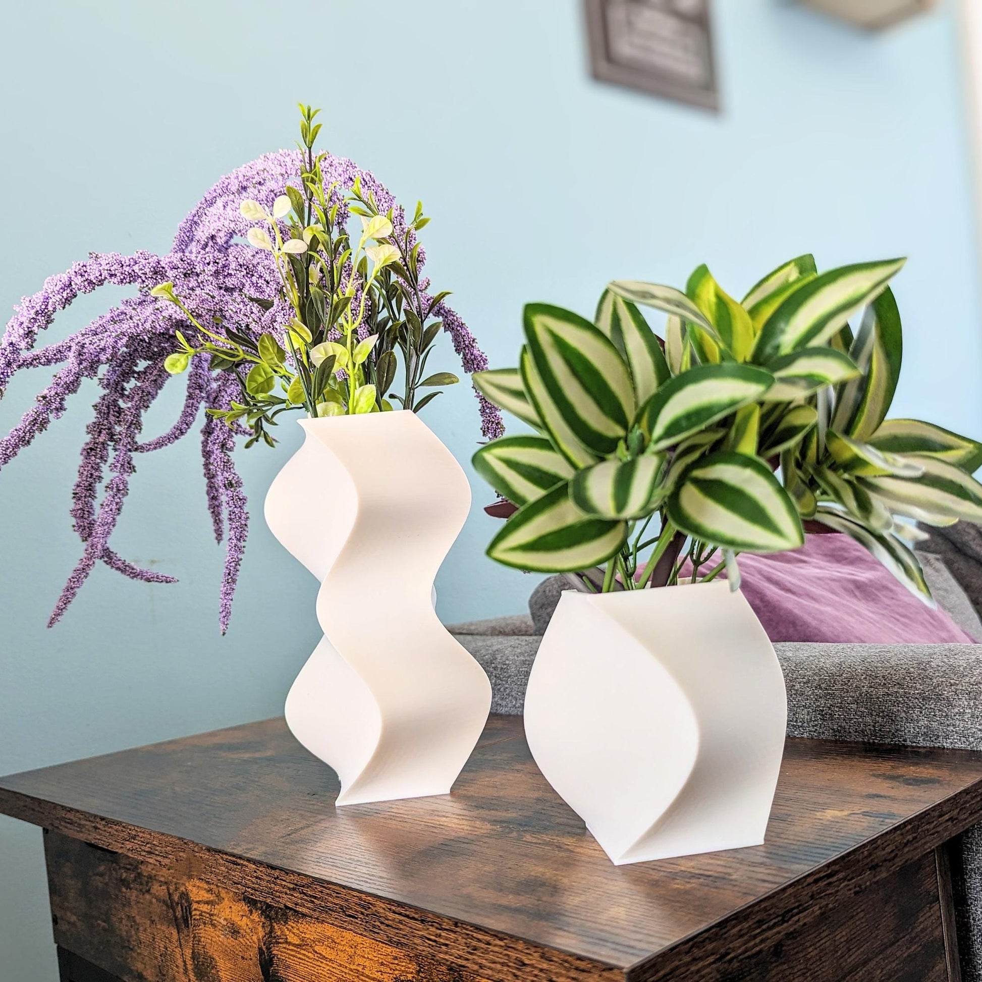 Elegant Modern Wave Vase: Excellent Home Decor Gift For The Holidays