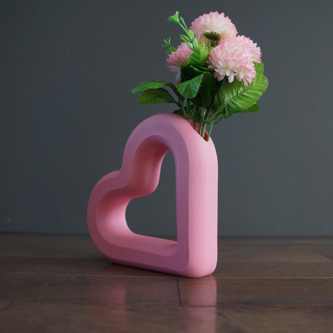 Heart-Shaped Vase – Perfect Valentine's Day Gift – Unique Floral Arrangement Holder – Romantic Gift for Her