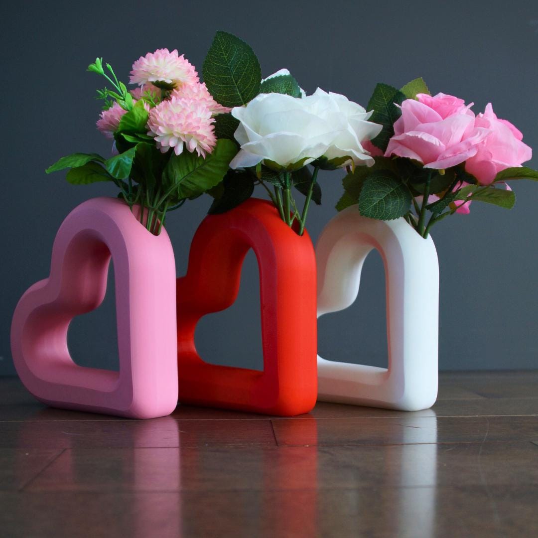 Heart-Shaped Vase – Perfect Valentine's Day Gift – Unique Floral Arrangement Holder – Romantic Gift for Her