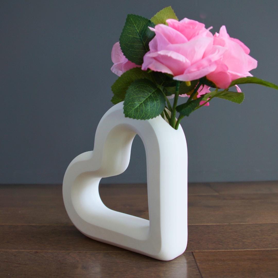 Heart-Shaped Vase – Perfect Valentine's Day Gift – Unique Floral Arrangement Holder – Romantic Gift for Her