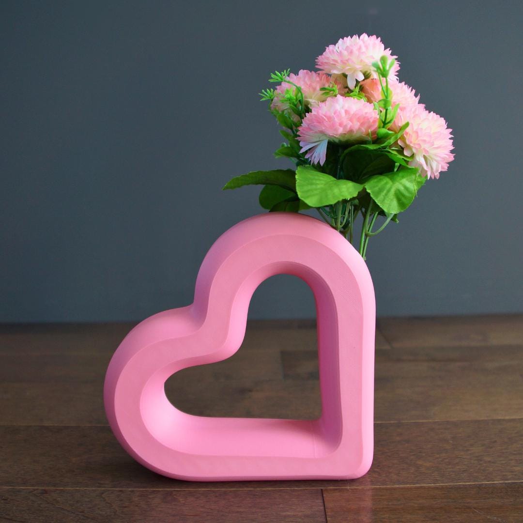 Heart-Shaped Vase – Perfect Valentine's Day Gift – Unique Floral Arrangement Holder – Romantic Gift for Her