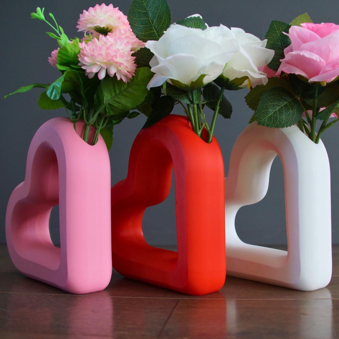 Heart-Shaped Vase – Perfect Valentine's Day Gift – Unique Floral Arrangement Holder – Romantic Gift for Her