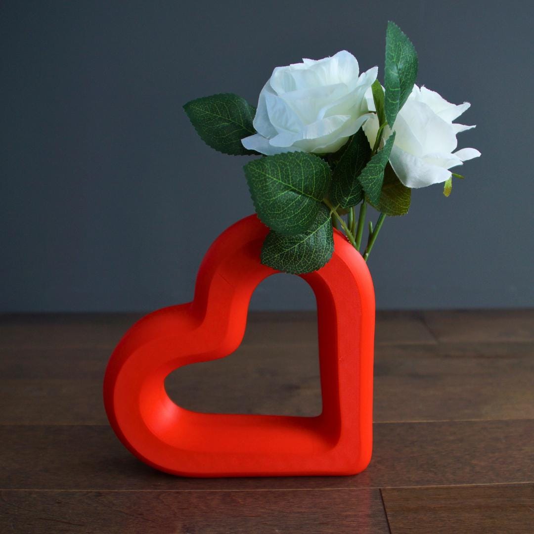 Heart-Shaped Vase – Perfect Valentine's Day Gift – Unique Floral Arrangement Holder – Romantic Gift for Her