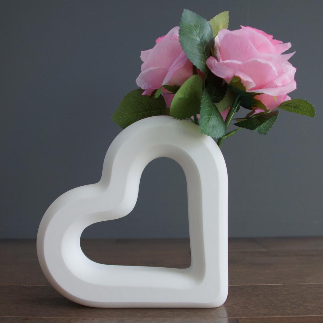 Heart-Shaped Vase – Perfect Valentine's Day Gift – Unique Floral Arrangement Holder – Romantic Gift for Her