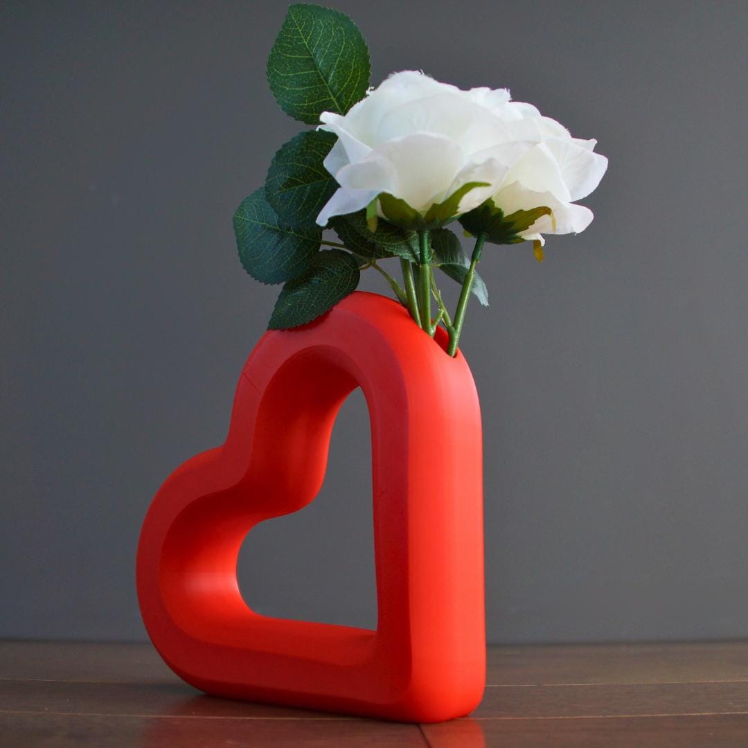 Heart-Shaped Vase – Perfect Valentine's Day Gift – Unique Floral Arrangement Holder – Romantic Gift for Her