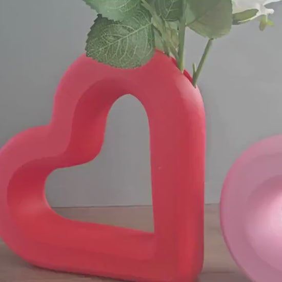 Heart-Shaped Vase – Perfect Valentine's Day Gift – Unique Floral Arrangement Holder – Romantic Gift for Her