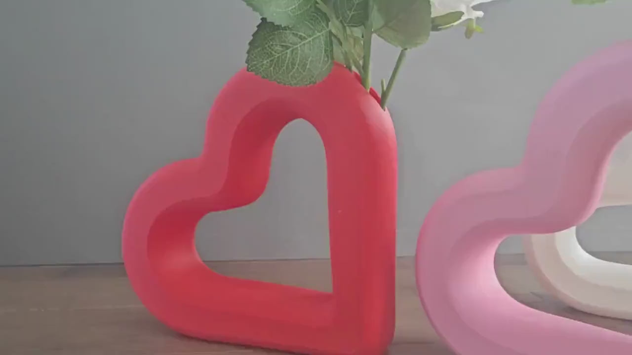 Heart-Shaped Vase – Perfect Valentine's Day Gift – Unique Floral Arrangement Holder – Romantic Gift for Her